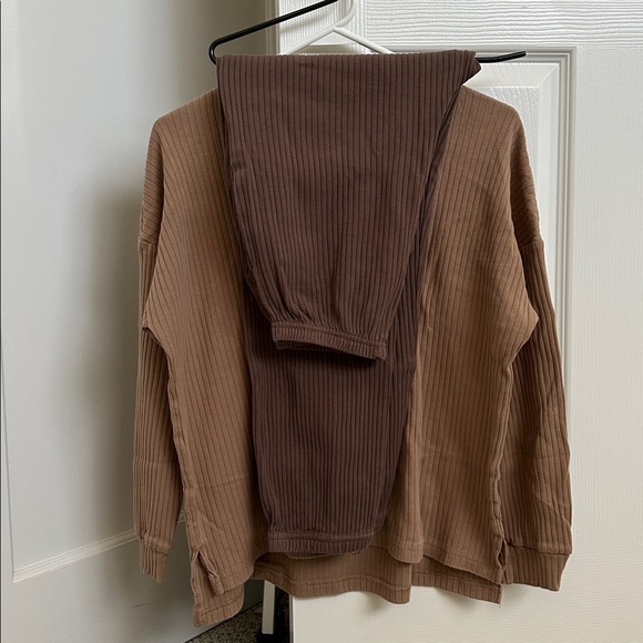 Brown Ribbed Lounge Set - Picture 7 of 7